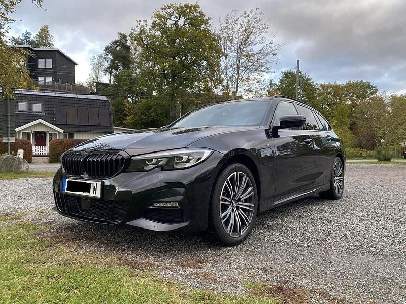 Begagnad 2021 BMW 330e Kombi | 309 000 kr (Superpris) - Bild 1/4