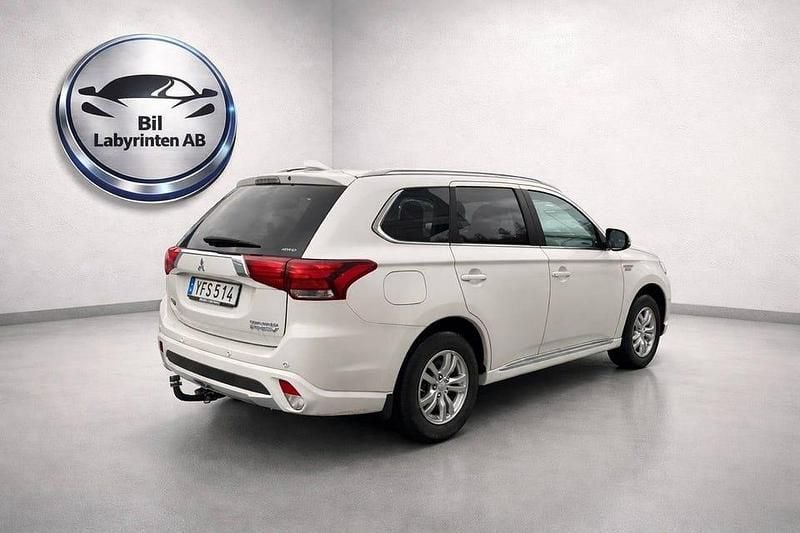 Begagnad Mitsubishi Outlander 203 HK (149 kW) 2016 Vit SUV