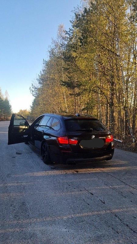 Begagnad 2012 BMW M550 Sedan | 75 000 kr - Bild 1/2