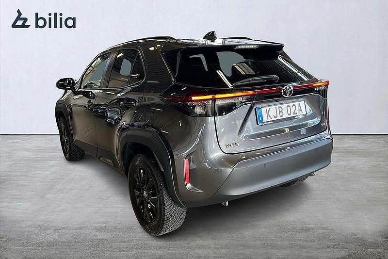 Begagnad Toyota Yaris Cross Active 117 HK (86 kW) 2024 Mörkgrå SUV