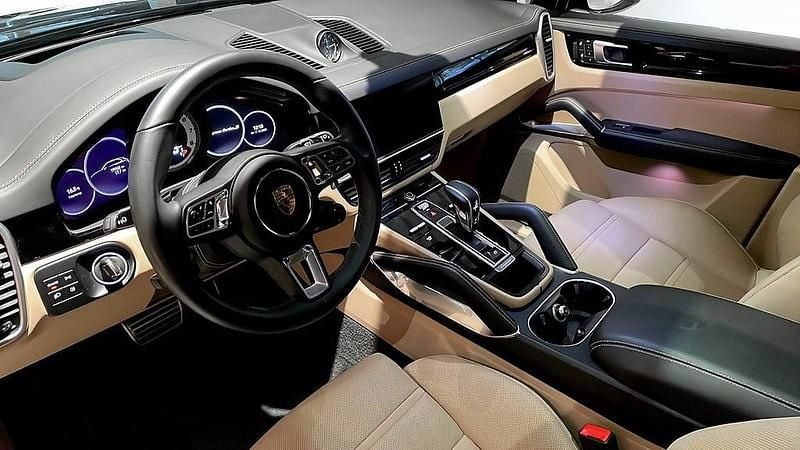 Begagnad Porsche Cayenne Turbo S 549 HK (403 kW) 2022 Brun SUV