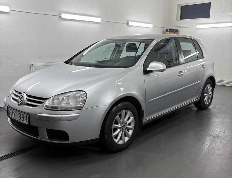 Silver Begagnad 2007 VW Golf V Trendline Halvkombi | 32 900 kr (Marknadspris) - Bild 1/4