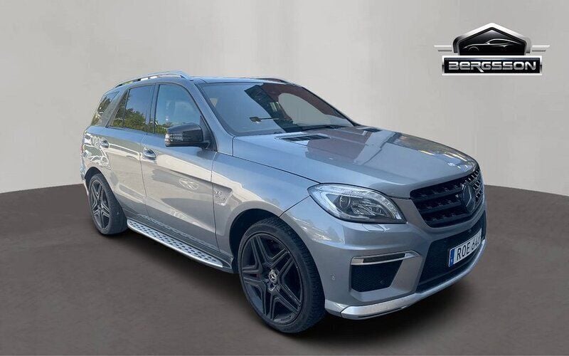 Mörkgrå Begagnad 2013 Mercedes ML63 AMG AMG SUV | 369 900 kr - Bild 1/4