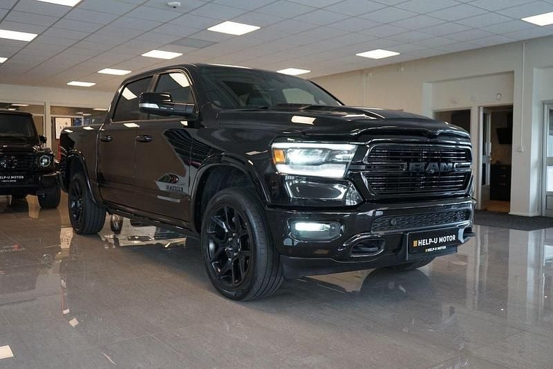 Svart Begagnad 2020 RAM 1500 Pickup | 649 000 kr (Marknadspris) - Bild 1/4