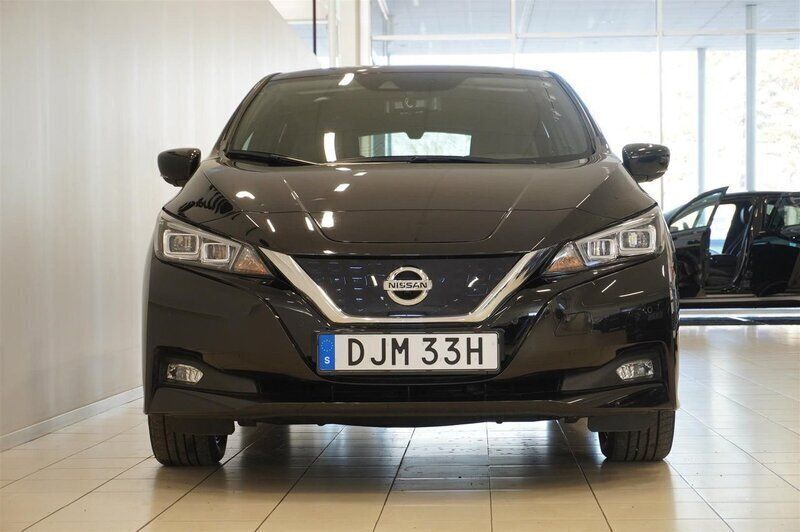 Begagnad Nissan Leaf Tekna 110 kW (150 HK) 2021 Svart Halvkombi