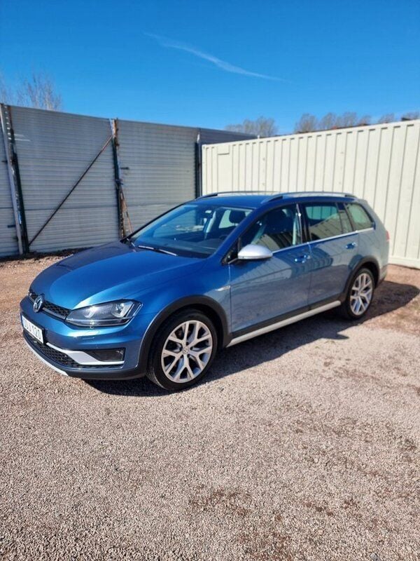 Blå Begagnad 2017 VW Golf Alltrack Kombi | 165 000 kr (Bra pris) - Bild 1/4