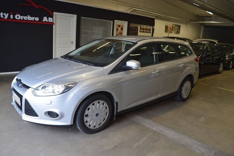 Grå Begagnad 2014 Ford Focus Kombi | 69 900 kr (Marknadspris) - Bild 1/4