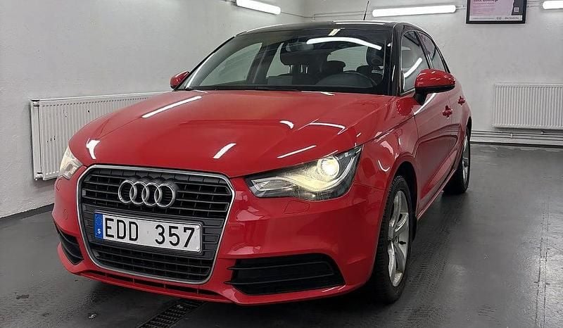 Röd Begagnad 2013 Audi A1 Sportback Sport Halvkombi | 99 900 kr (Marknadspris) - Bild 1/4