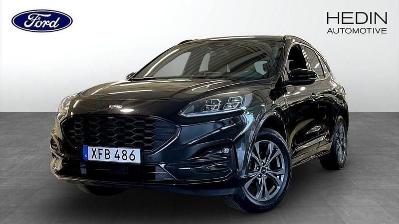 Svart Begagnad 2023 Ford Kuga Business Edition SUV | 309 900 kr (Marknadspris) - Bild 1/4