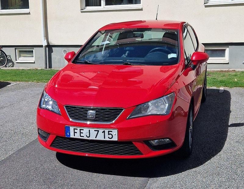 Röd Begagnad 2015 Seat Ibiza I-Tech Halvkombi | 69 000 kr (Marknadspris) - Bild 1/4