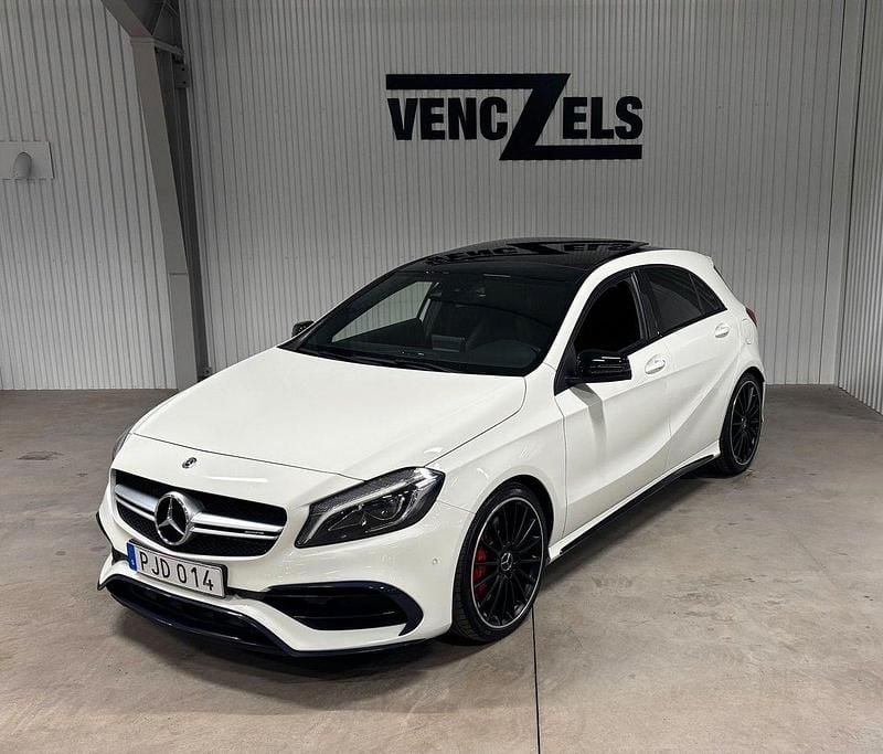 Vit Begagnad 2017 Mercedes A45 AMG AMG Halvkombi | 289 000 kr (Superpris) - Bild 1/4