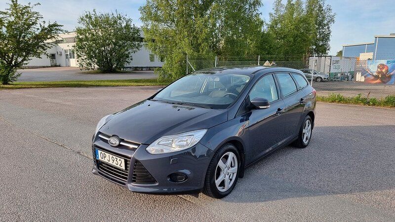 Grå Begagnad 2014 Ford Focus Trend Kombi | 69 000 kr (Bra pris) - Bild 1/4