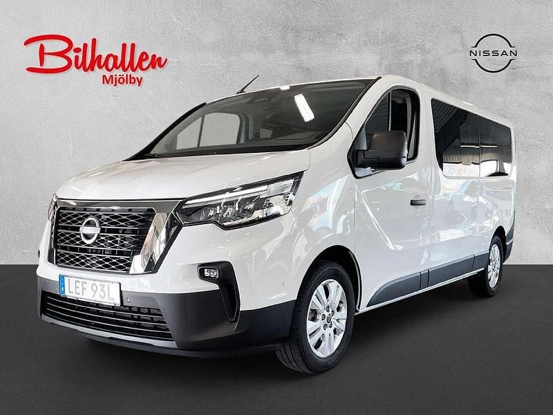 Vit (white glacier) Begagnad 2025 Nissan Primastar Tekna Minibuss | 445 000 kr (Superpris) - Bild 1/4