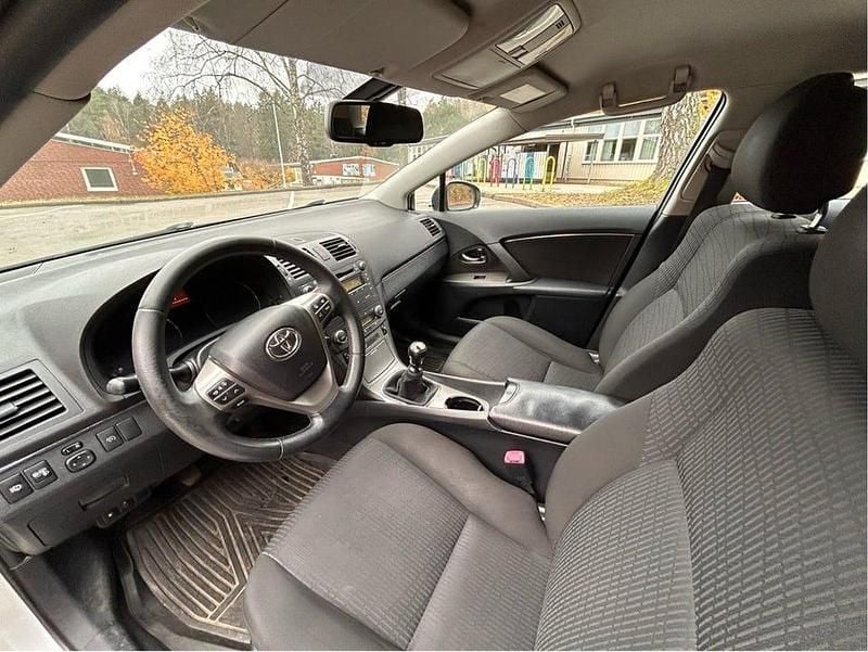 Begagnad Toyota Avensis 152 HK (111 kW) 2010 Kombi