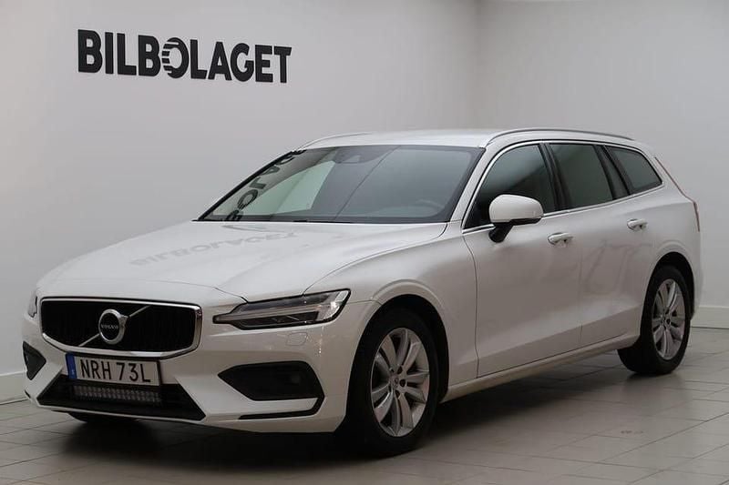 Vit Begagnad 2020 Volvo V60 Momentum Kombi | 259 800 kr (Lite dyr) - Bild 1/4