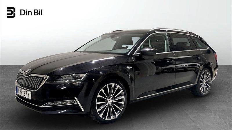 Svart (black magic pearleffect) Begagnad 2020 Skoda Superb LAURIN & KLEMENT Kombi | 259 900 kr (Superpris) - Bild 1/4