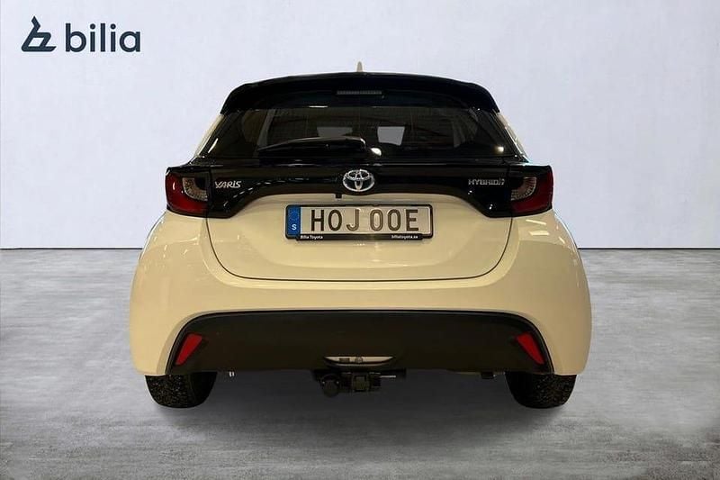 Begagnad Toyota Yaris Hybrid Active 117 HK (86 kW) 2022 Vit Halvkombi