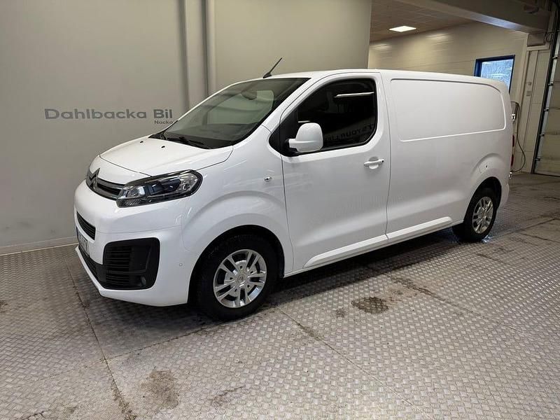 Vit Begagnad 2021 Citroën Jumpy Business Class Minibuss | 239 000 kr (Marknadspris) - Bild 1/4