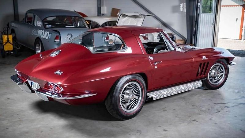 Begagnad Chevrolet Corvette Stingray 390 HK (286 kW) 1966 Röd Sportkupé