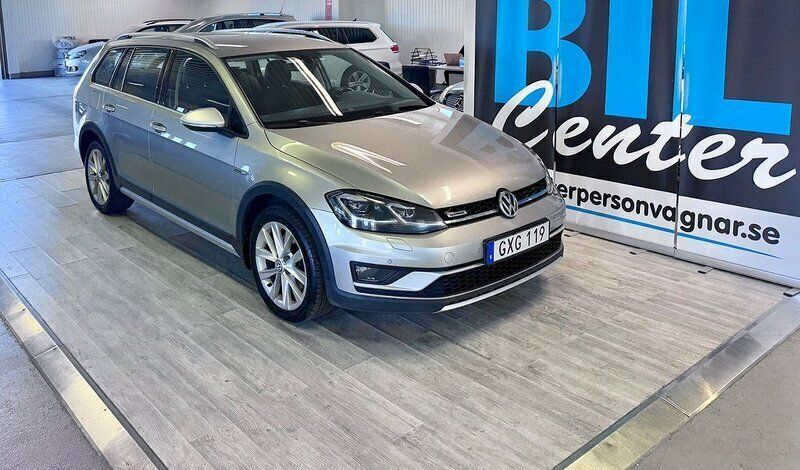 Silver Begagnad 2017 VW Golf Alltrack Kombi | 148 000 kr (Lite dyr) - Bild 1/3