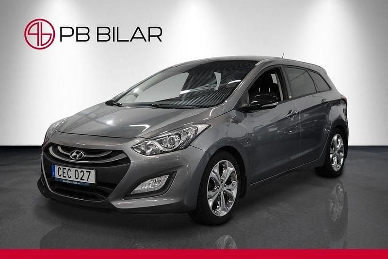 Grå Begagnad 2014 Hyundai i30 Kombi | 109 900 kr (Marknadspris) - Bild 1/4