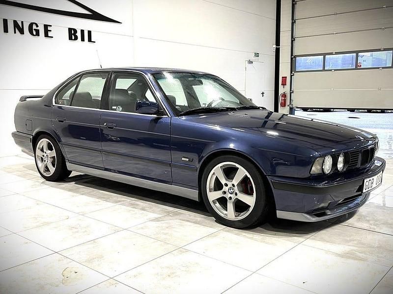 Begagnad BMW 525 M Sport 192 HK (141 kW) 1993 Mörkblå Sedan