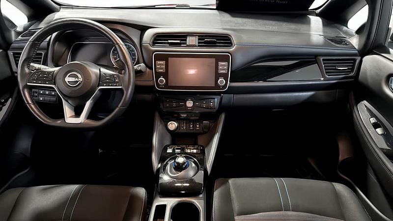 Begagnad Nissan Leaf N-Connecta 80 kW (109 HK) 2022 Halvkombi