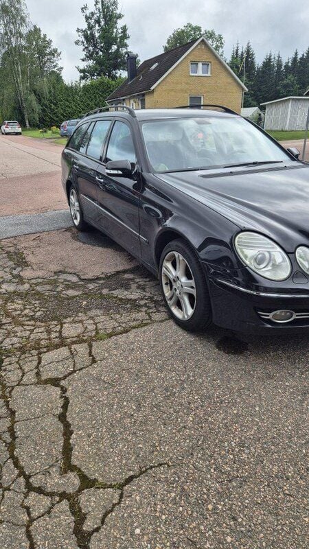 Svart Begagnad 2007 Mercedes E200 Avantgarde Kombi | 60 000 kr (Lite dyr) - Bild 1/4