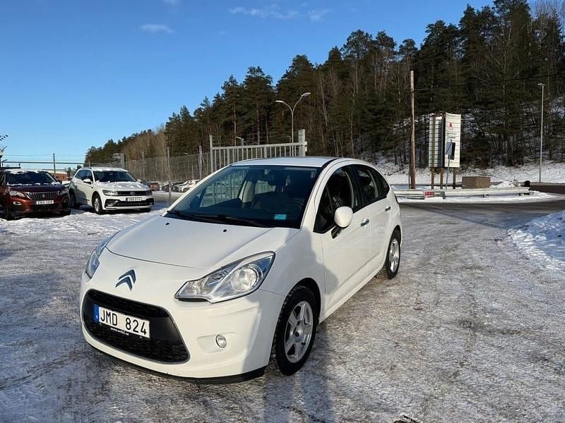 Vit Begagnad 2013 Citroën C3 Halvkombi | 59 900 kr (Marknadspris) - Bild 1/4