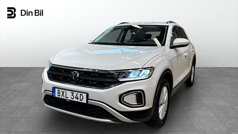 Grå Begagnad 2022 VW T-Roc Life SUV | 259 900 kr (Marknadspris) - Bild 1/4