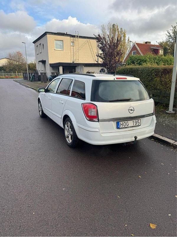 Vit Begagnad 2008 Opel Astra Kombi | 24 900 kr (Marknadspris) - Bild 1/4