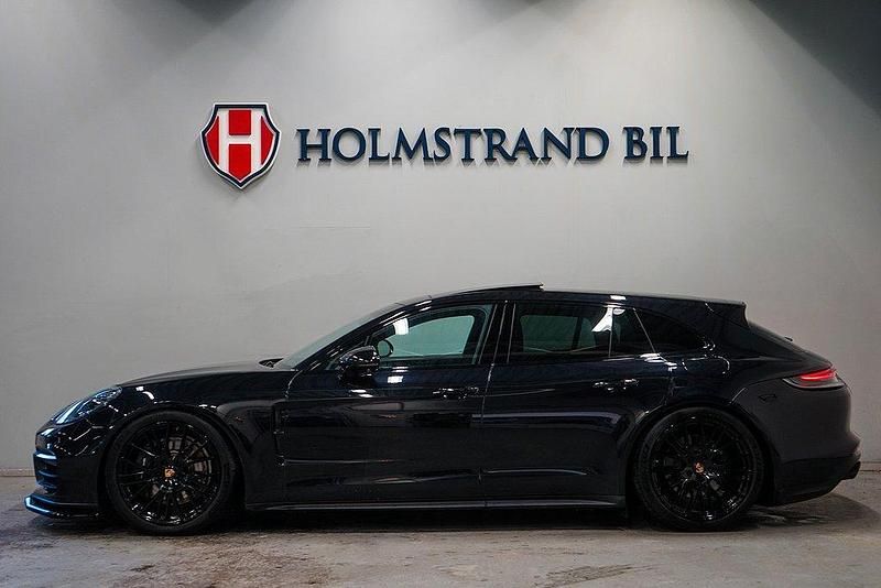 Svart Begagnad 2022 Porsche Panamera 4 Sport Turismo Sedan | 899 900 kr (Marknadspris) - Bild 1/4
