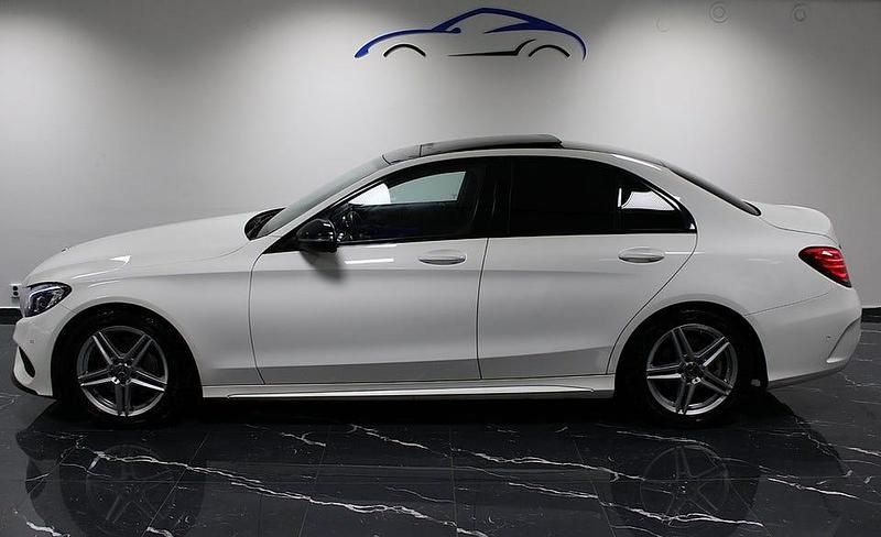 Vit Begagnad 2018 Mercedes C220 AMG Sedan | 269 900 kr (Marknadspris) - Bild 1/4