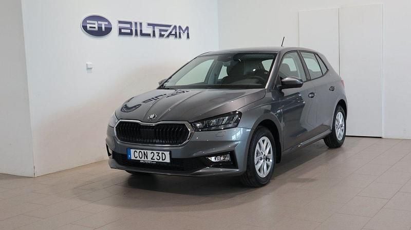 Grå Ny 2025 Skoda Fabia Selection Halvkombi | 223 900 kr (Marknadspris) - Bild 1/4