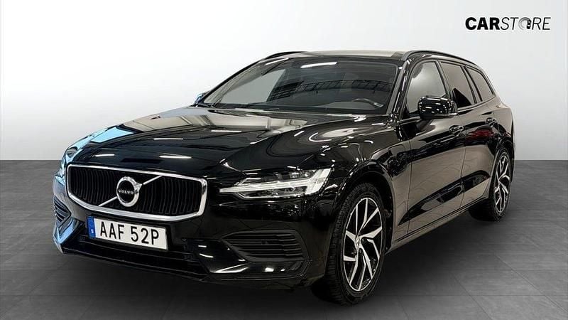 Begagnad Volvo V60 Momentum 253 HK (186 kW) 2020 Svart Kombi