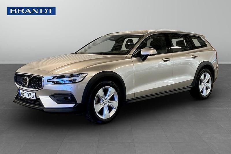 Begagnad 2023 Volvo V60 CC Kombi | 364 900 kr (Bra pris) - Bild 1/4