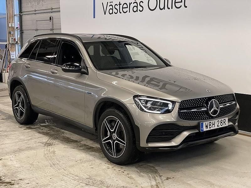 Silver Begagnad 2021 Mercedes GLC300e | 359 000 kr - Bild 1/3