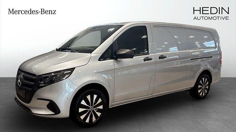 Silver Ny 2025 Mercedes Vito Minibuss | 721 250 kr (Marknadspris) - Bild 1/4