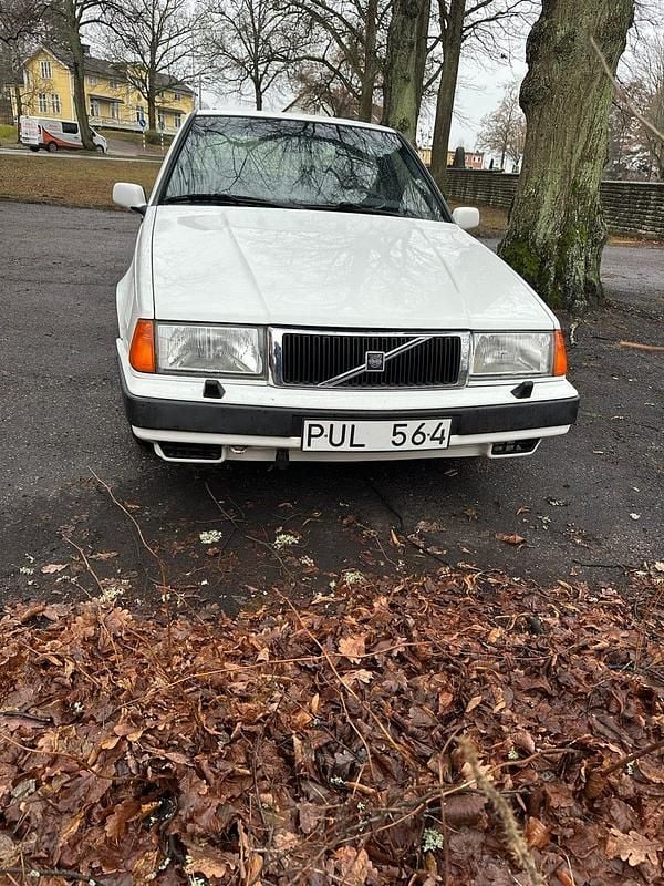 Begagnad 1993 Volvo 440 Halvkombi | 25 000 kr - Bild 1/4