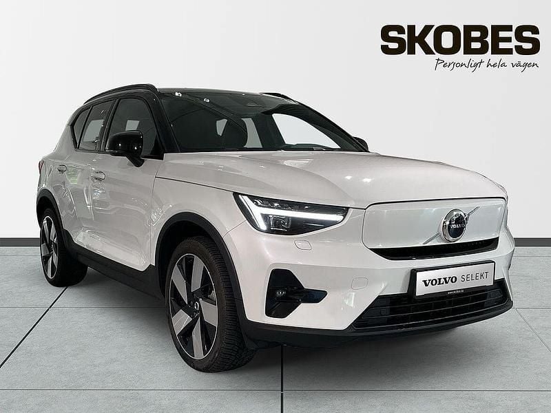 Vit Begagnad 2024 Volvo XC40 Plus SUV | 449 900 kr (Marknadspris) - Bild 1/3