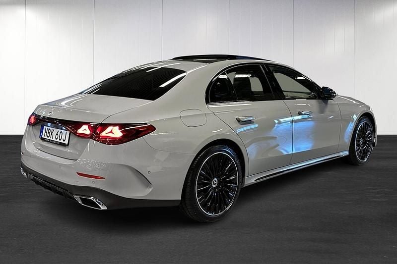 Begagnad Mercedes E300 AMG line 2025 Grå Sedan