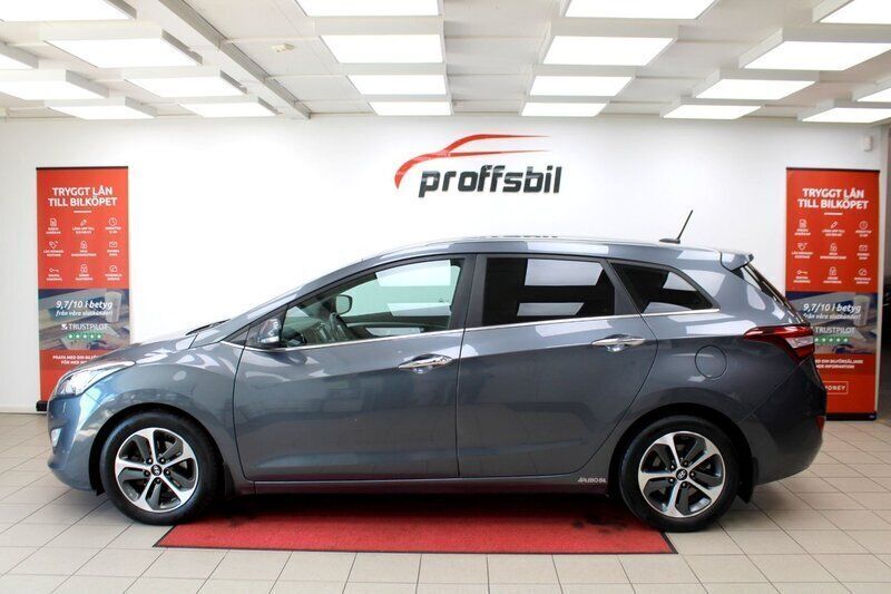 Mörkgrå Begagnad 2015 Hyundai i30 Comfort Kombi | 99 500 kr (Marknadspris) - Bild 1/4
