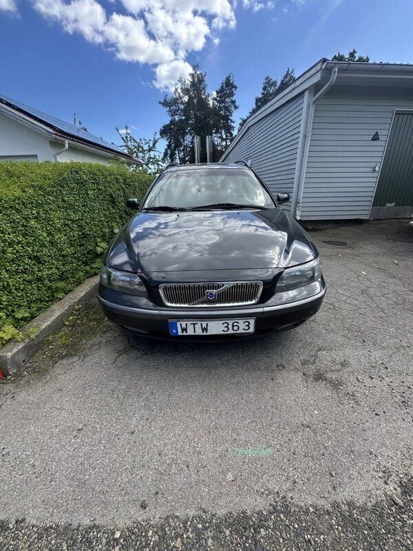 Svart Begagnad 2004 Volvo V70 Kombi | 19 000 kr (Bra pris) - Bild 1/4