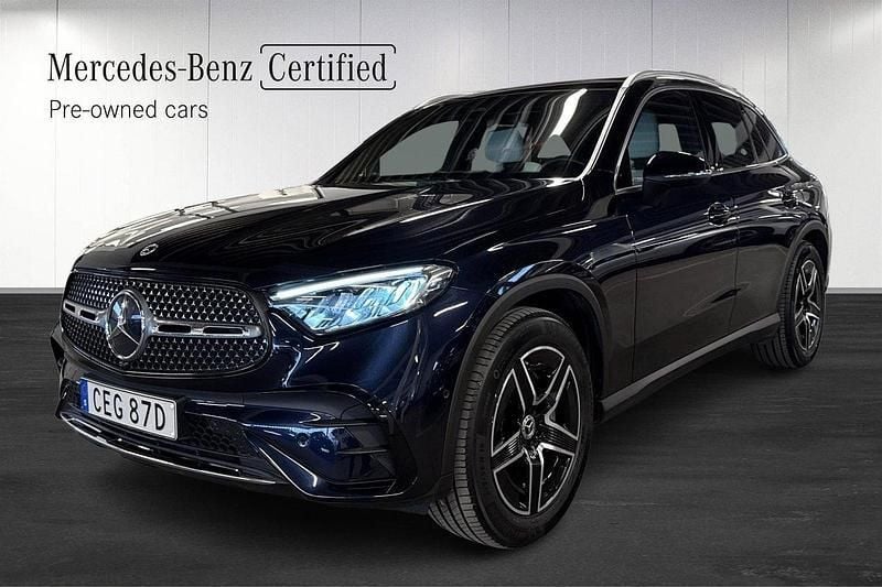 Mörkblå Begagnad 2024 Mercedes GLC220 AMG SUV | 659 000 kr - Bild 1/4