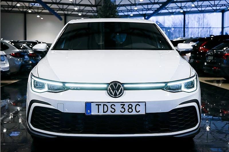 Begagnad VW Golf VII GTE 150 HK (110 kW) 2021 Vit Halvkombi