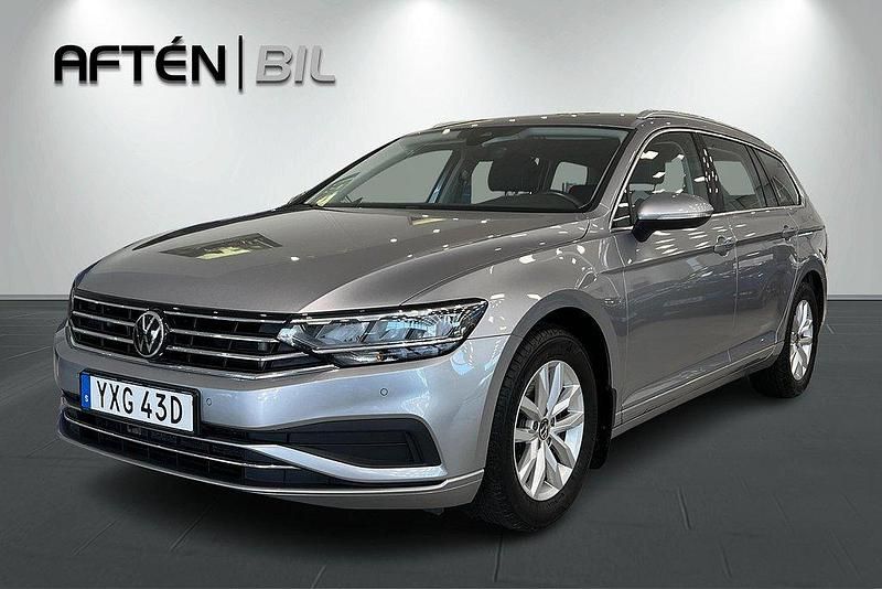 Silver Begagnad 2023 VW Passat Pro Kombi | 294 800 kr (Marknadspris) - Bild 1/3