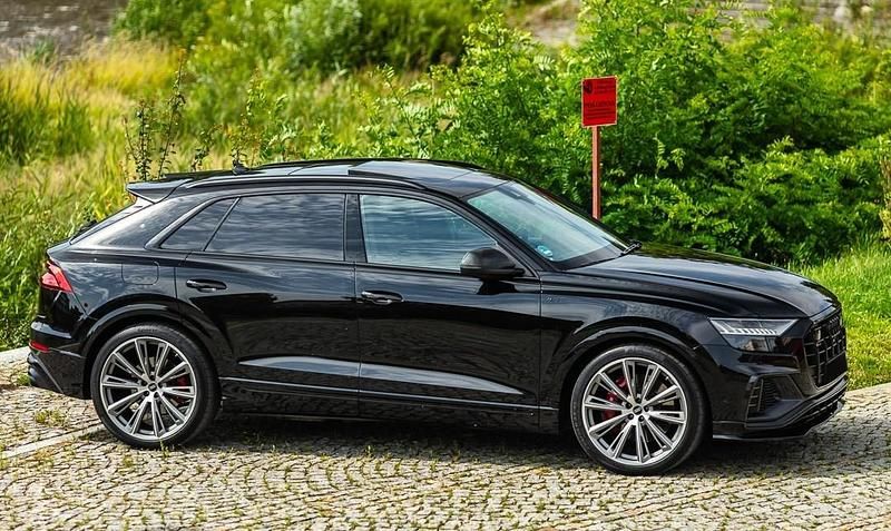 Svart Begagnad 2022 Audi Q8 Business SUV | 900 000 kr - Bild 1/4