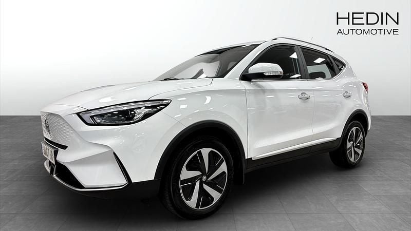 Vit Begagnad 2022 MG ZS Comfort Halvkombi | 239 900 kr (Marknadspris) - Bild 1/4