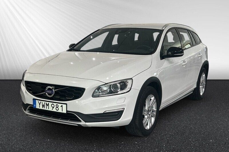 Vit Begagnad 2017 Volvo V60 CC Standard Kombi | 189 800 kr (Marknadspris) - Bild 1/4