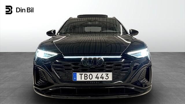 Begagnad Audi Q8 e-tron S-Line 300 kW (408 HK) 2023 Mytsvart metallic SUV